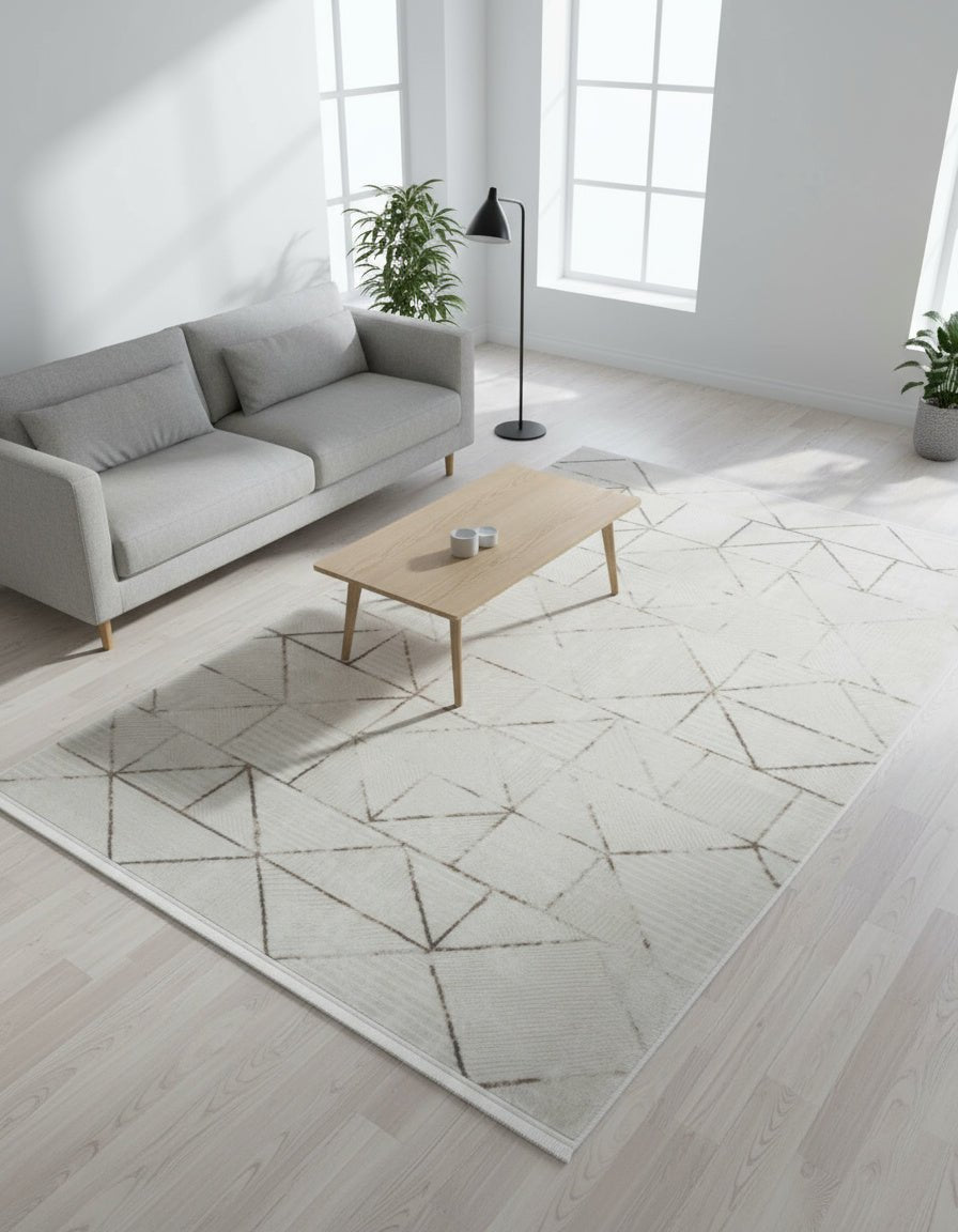 Aydınlık salonda kullanılan Cool Halı Nevada 2506 krem vizon halı, geometrik deseni ve açık tonlarıyla ferah bir ortam yaratıyor
