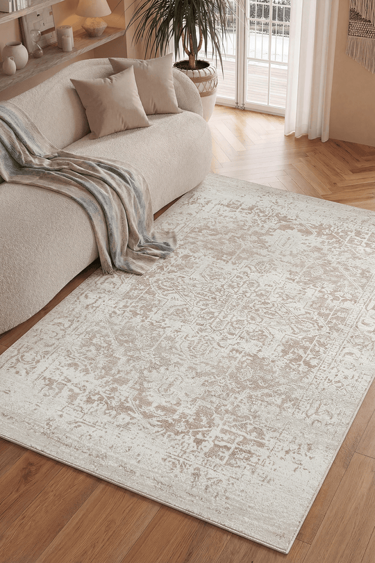 Private XW vintage halı açık krem renkli sade vintage desenli, modern salon dekorasyonunda koltuk ile uyumlu halı modeli